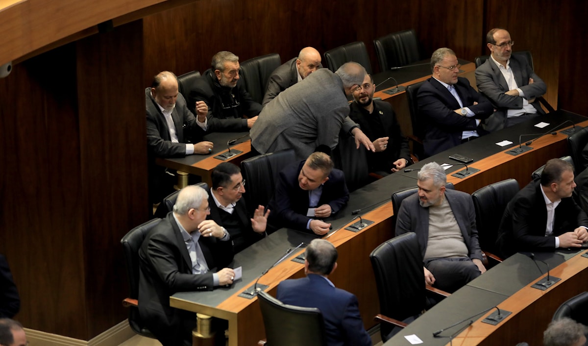 أشكال الحكومات من منظار الدستور: استبعاد الأحزاب تجويف للديموقراطية