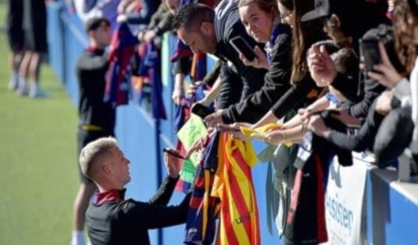 الوضع المالي السيء داخل برشلونة يهدد مستقبل النادي