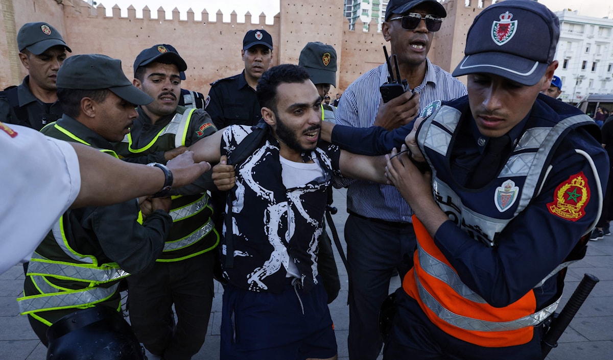 أصيب حوالى 300 شخص واعتقل أكثر من 400 خلال تظاهرات «جيل زد» في المغرب (أ ف ب)