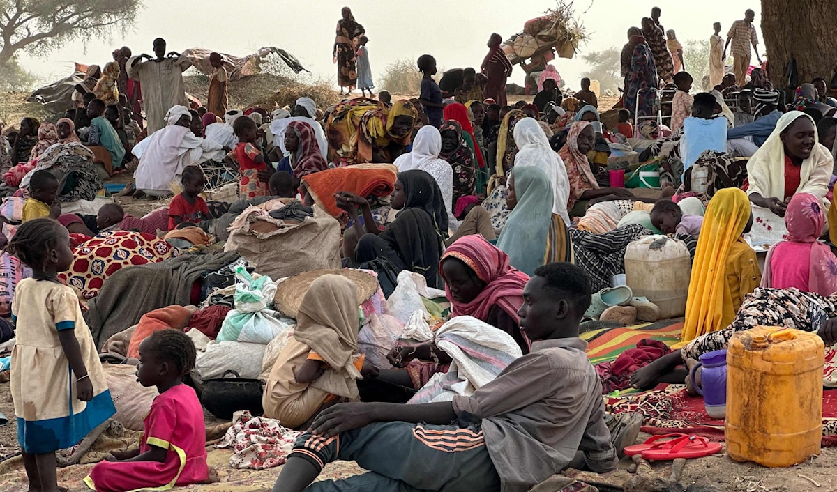 لاجئون سودانيون في مخيم غرب دارفور (أ ف ب)