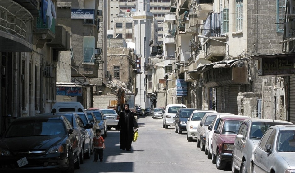 التجمعات السكنية داخل العاصمة أو عند أطرافها شهدت توسعاً كبيراً في الأبنية المخالفة (من الويب)