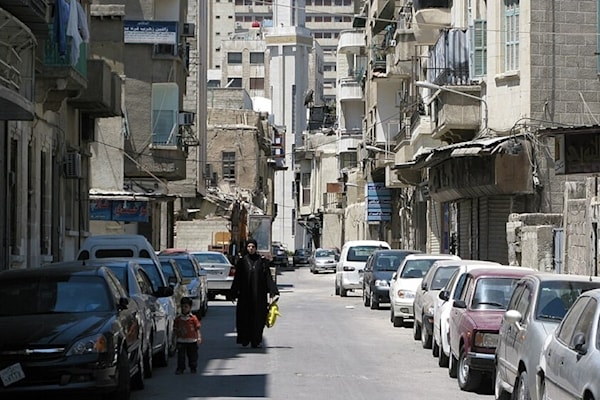 التجمعات السكنية داخل العاصمة أو عند أطرافها شهدت توسعاً كبيراً في الأبنية المخالفة (من الويب)