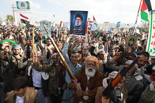 الجماهير اليمنية تواكب اتفاق غزة (أ ف ب)