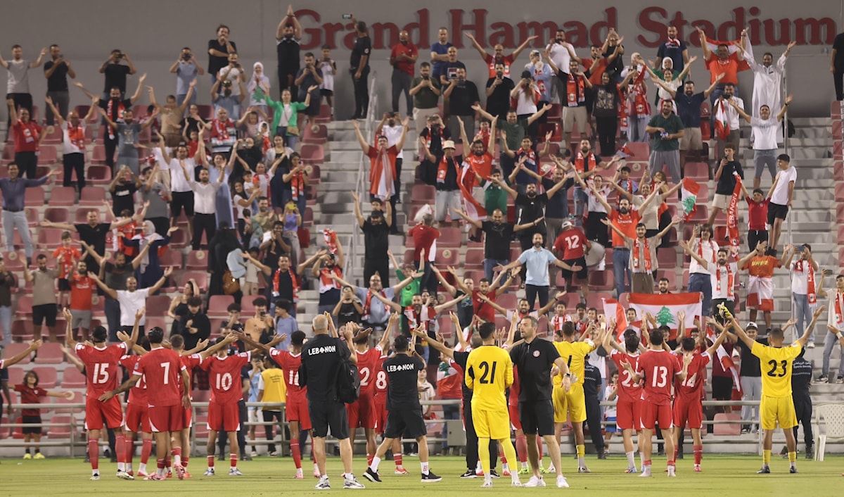 يعوّل لاعبو المنتخب على مؤازرة الجمهور الذي كان حضوره فاعلاً في اللقاء الأول رغم قلّة عدده (الأخبار)