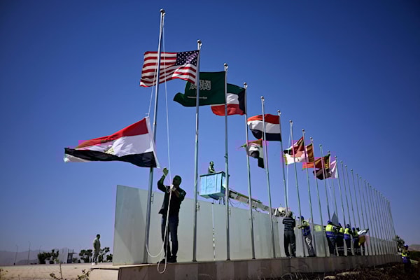 الخلافات الجوهرية بين مصر والسعودية والإمارات قد تدفع في اتجاه تمثيل منخفض المستوى للأخيرتين (أ ف ب)