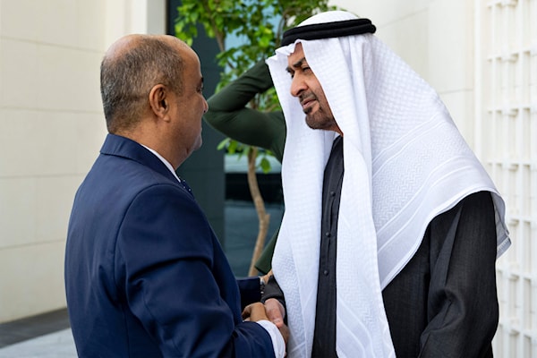 الرئيس الإماراتي، محمد بن زايد، يستقبل رئيس حكومة عدن، سالم بن بريك، في أبو ظبي (أ ف ب)