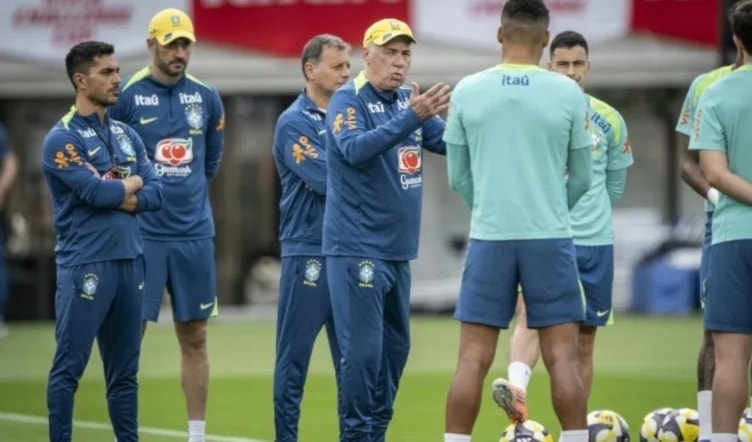 باتَ أنشيلوتي أوّل مدرب أجنبي يتولّى الإشراف على المنتخب البرازيلي منذ ستة عقود.