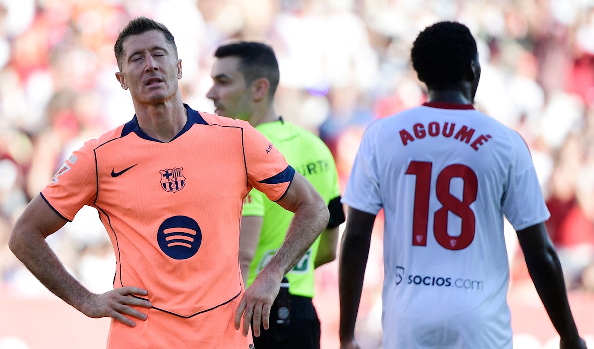 يعاني اللاعب روبرت ليفاندوفسكي من تمزُّقٍ عضلي في العضلة ذات الرأسَين لفخذه الأيسر.