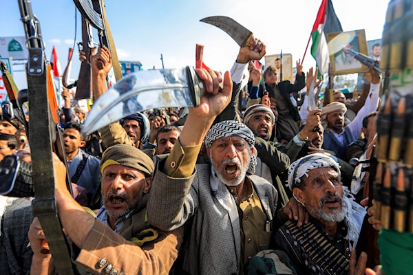 صنعاء تبقي الإصبع على الزناد تحسباً لأي خرق إسرائيلي (أ ف ب)