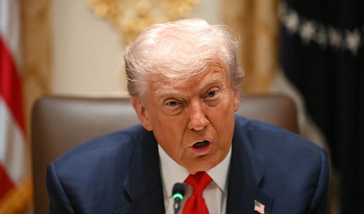 الرئيس الأميركي دونالد ترامب يتحدث خلال اجتماع مع الرئيس الأرجنتيني في البيت الأبيض (أ ف ب)