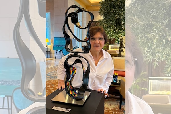 لينا الحسيني: أنا هو أنت؟