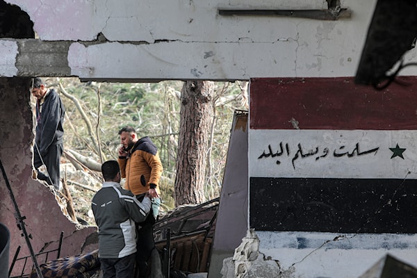 تحالف الضابط سهيل الحسن ومعه مجموعة ضباط، مع رجل الأعمال رامي مخلوف، لتثبيت زعامة محلّية في الساحل السوري (أ ف ب)