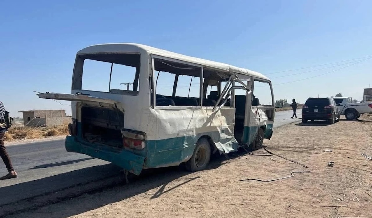 استهدف التفجير حافلة مبيت لمتعاقدين عسكريين مع وزارة الطاقة (من الويب)