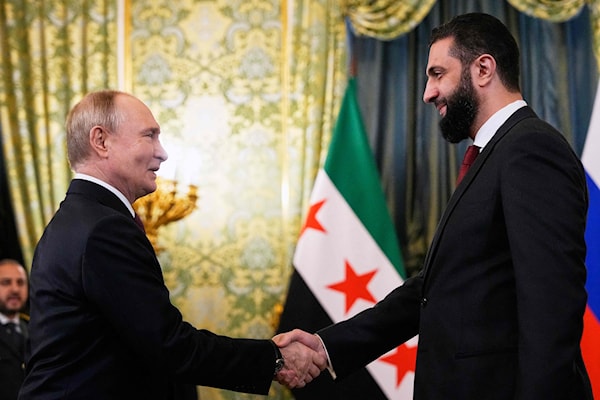 لا تطمس الصورة الوردية للعلاقة بين روسيا وسوريا الجديدة، الكثير من الاعتبارات والصعوبات التي تعقّد المشهد (أ ف ب)
