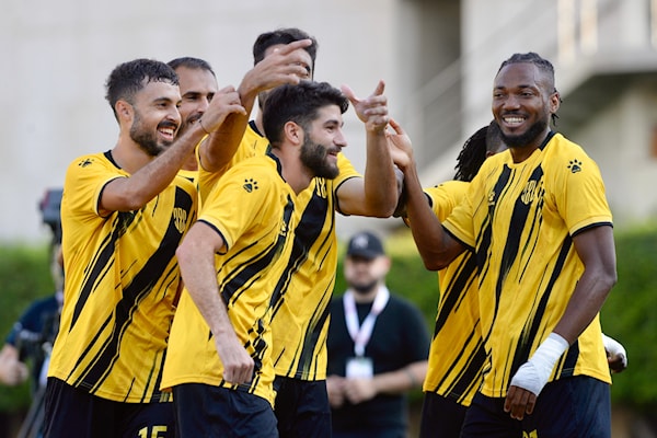 كان حسين عز الدين نجم فريق العهد أمام المبرة (طلال سلمان)