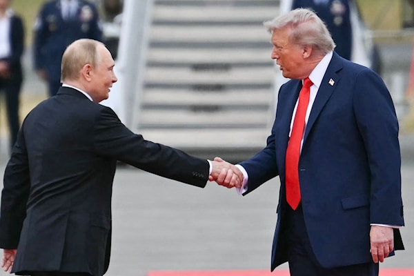 ترامب وبوتين خلال لقائهما في آلاسكا في 15 آب الماضي (أ ف ب)