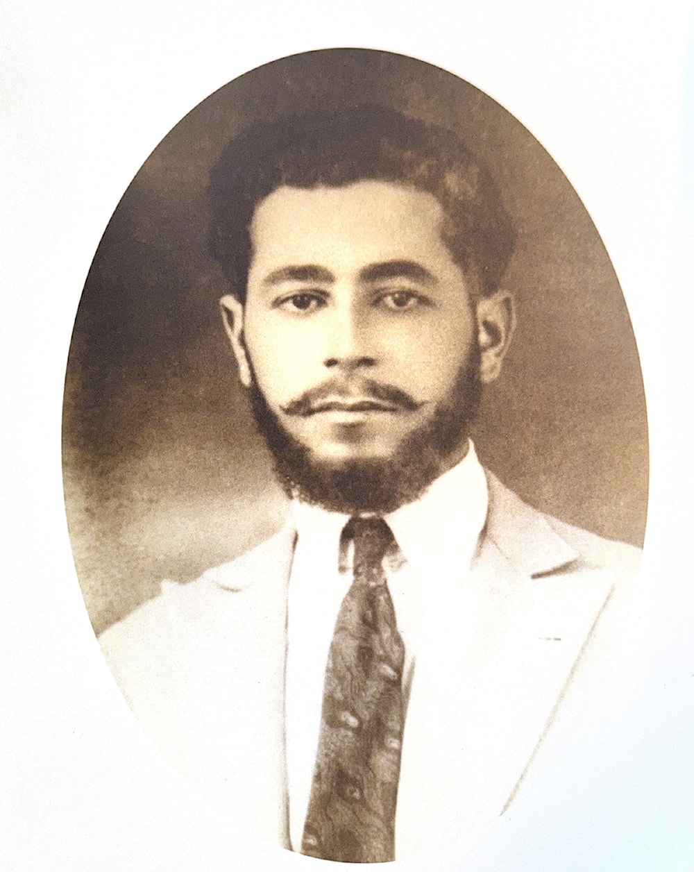 سعادة ملتحياً، 1932