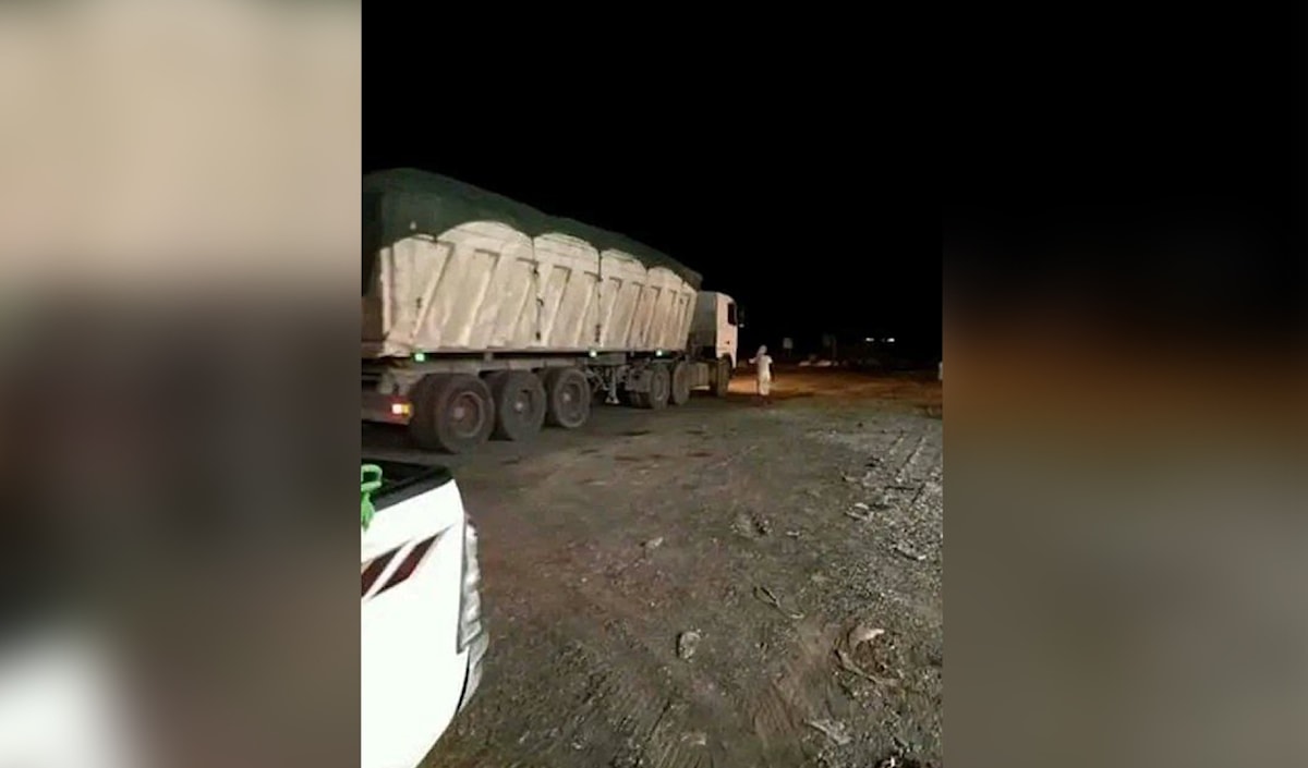 معادن ثمينة تُهرب عبر الشاحنات من اليمن إلى الإمارات (من الويب)