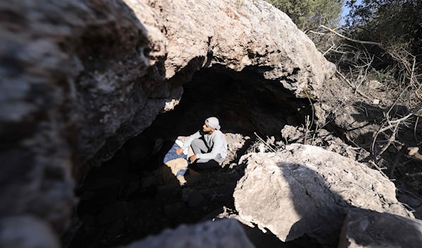 حاصرت قوات إسرائيلية مغارة وأعدمت داخلها المقاومين الثلاثة (أ ف ب)