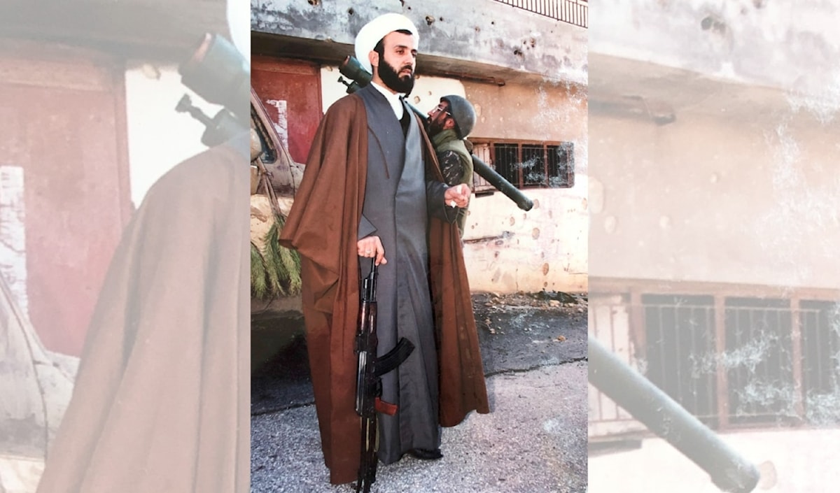 الشهيد الشيخ نبيل قاووق في بلدة عين بوسوار خلال عدوان تموز ١٩٩٦‎