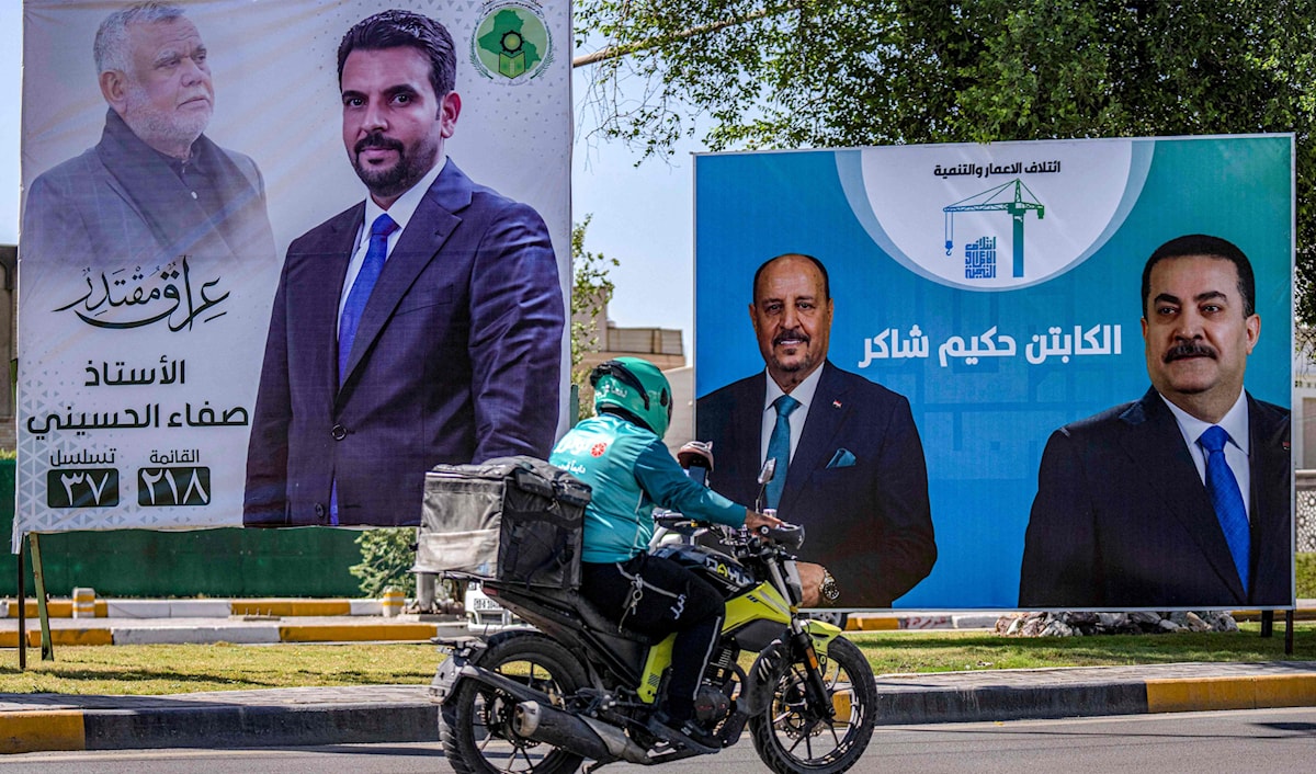 الملصقات الانتخابية تملأ شوارع بغداد والمحافظات (أ ف ب)