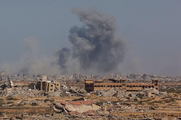 أعلى مستويات الضغط الناري لتفريغ مدينة غزة ممن تبقى فيها (أ ف ب)