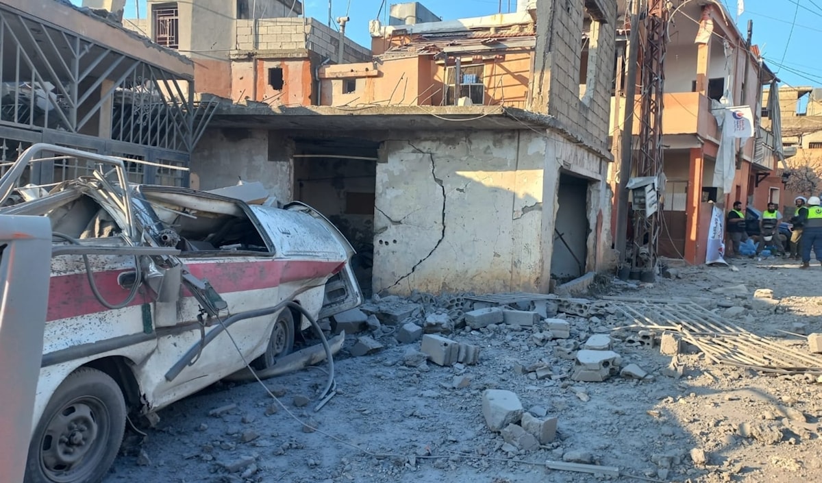 قطع عدد من أهالي بليدا الطريق احتجاجاً على اقتحام قوة من العدو مبنى البلدية وقتلها إبراهيم سلامة (من الويب)