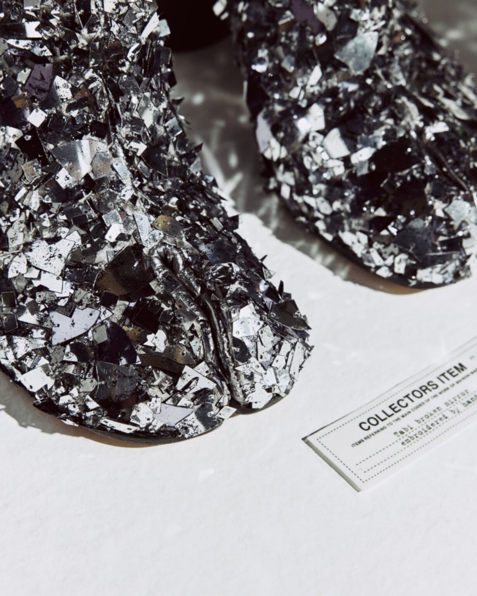 ستلهمه المصمّم البلجيكي من جوارب «تابي» اليابانية