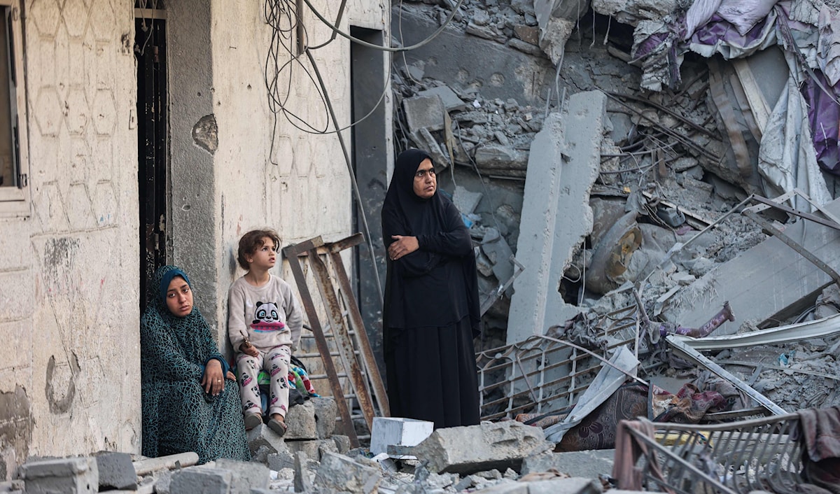 طالب أبو سلمية بـ«قوافل طبية مستدامة لإنقاذ ما يمكن إنقاذه من أرواح المدنيين» (أ ف ب)