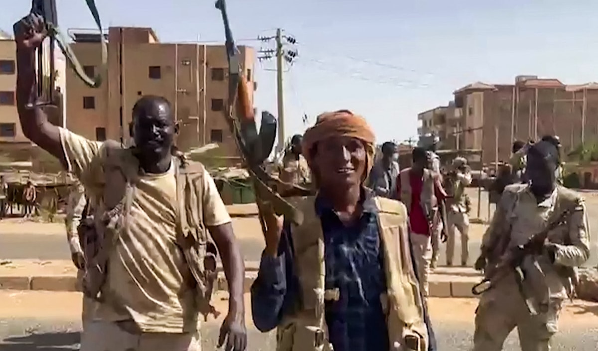 حربٌ على السودان، تُدار بالتحكّم عن بُعد من غرف مكيّفة في الإمارات (أ ف ب)