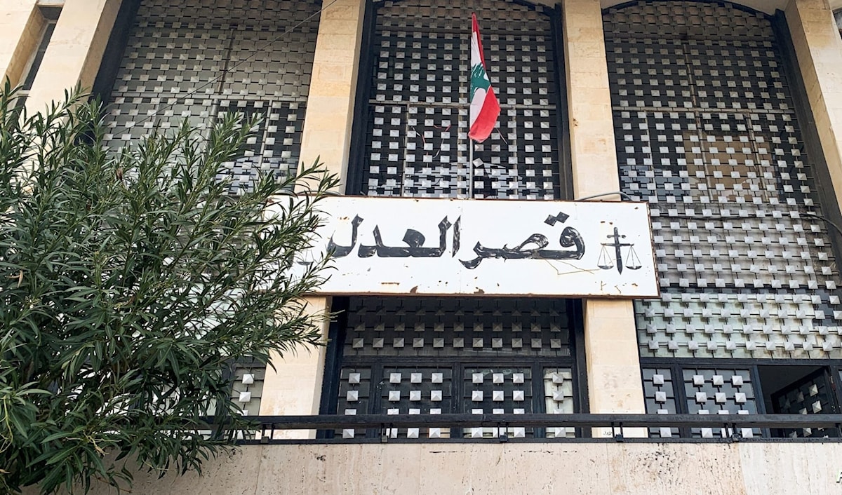 استُجوب أحد الأشخاص الذين أحضروا جهاز «الليزر» (من الويب)