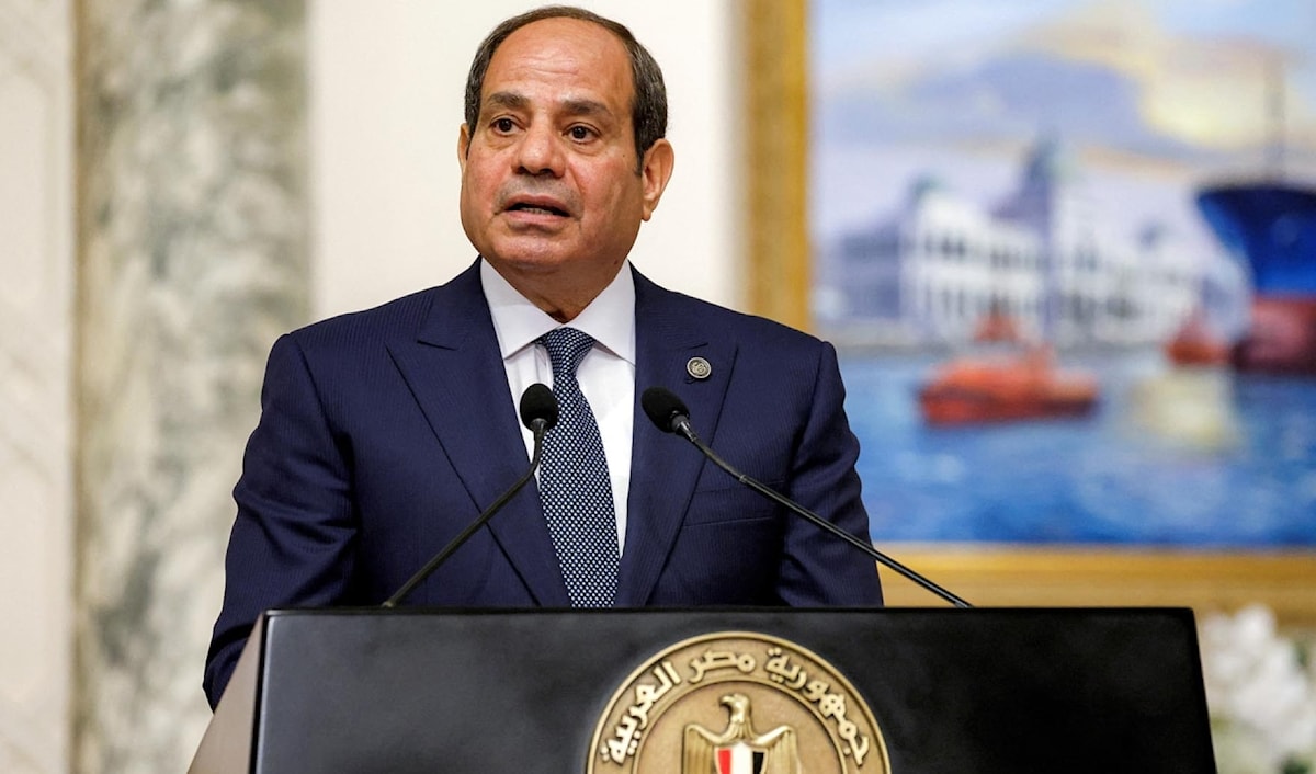 أكد السيسي أن الجيش المصري متمسّك بمهمة حماية البلاد (أ ف ب)