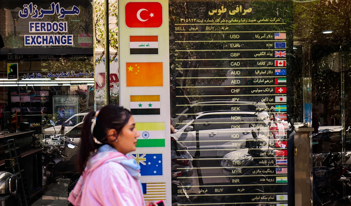 تركز إيران على الداخل عبر دعم الإنتاج وتوفير السيولة (أ ف ب)