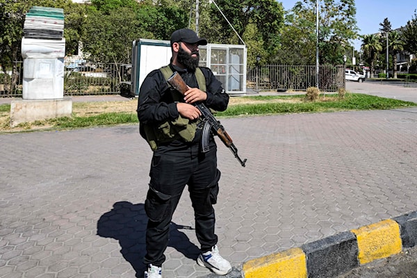 لا يبدو أن تحريض تركيا سينتج دعماً عسكرياً مباشراً للشرع إذا تورّط في معركة مع «قسد» (أ ف ب)