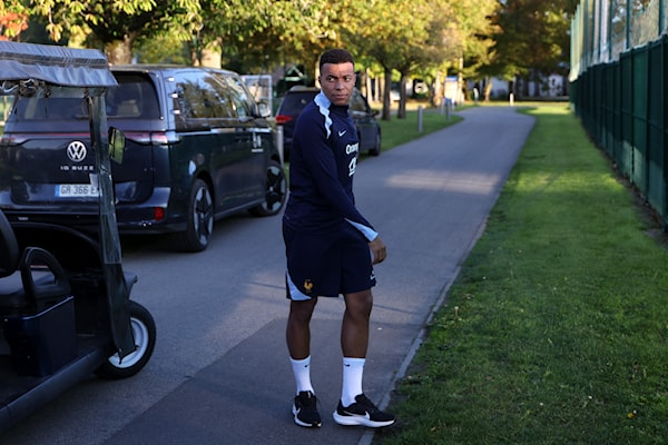 تحوم الشكوك حول جاهزية مبابي للّعب مع بلاده في مباراتي التصفيات المقبلتين أمام أذربيجان وأيسلندا (أ ف ب)