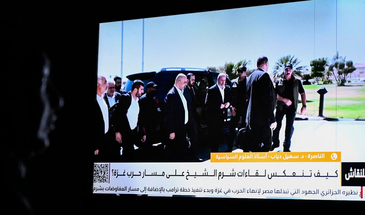 شهدت المحادثات انضمام المزيد من القادة الفلسطينيين، في مقدّمهم النخالة ونائبه، إلى جانب جميل مزهر (أ ف ب)