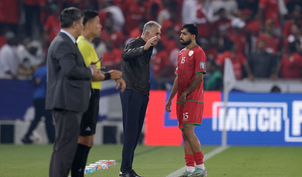 فرض المدرّب البرتغالي كارلوس كيروش أسلوب لعب عمان في المباراة عبر التكتل الدفاعي (أ ف ب)