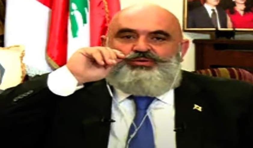 يفتخر الصقر بالقتل على الهوية.