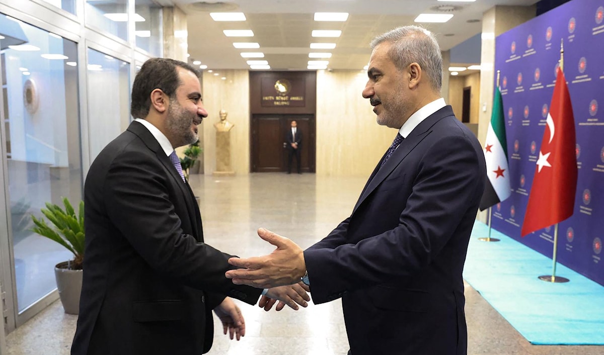 شنّ الشيباني، من أنقرة، هجوماً غير مباشر على «قسد»، متهماً إيّاها بتعطيل الاتفاقية (أ ف ب)