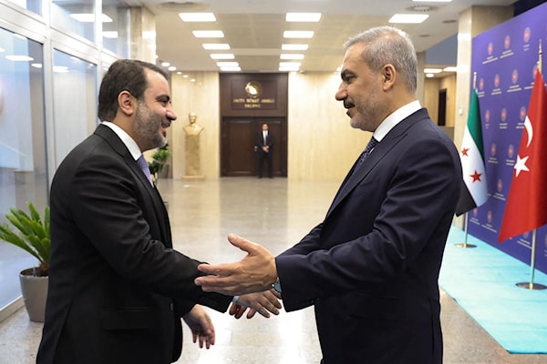 شنّ الشيباني، من أنقرة، هجوماً غير مباشر على «قسد»، متهماً إيّاها بتعطيل الاتفاقية (أ ف ب)