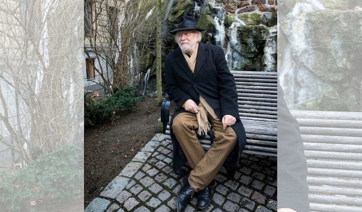 من المجحف حصر عالمه السردي في التاريخ الاجتماعي والثقافي المعاصر للمجر