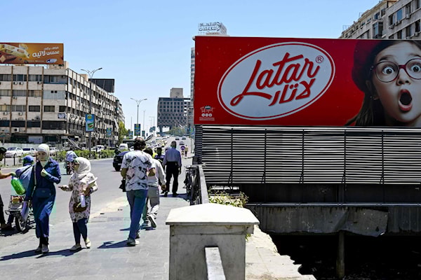 تباينت طريقة تنفيذ الجهات العامة للتوجيهات المتعلّقة بإعادة العاملين إلى وظائفهم (أ ف ب)