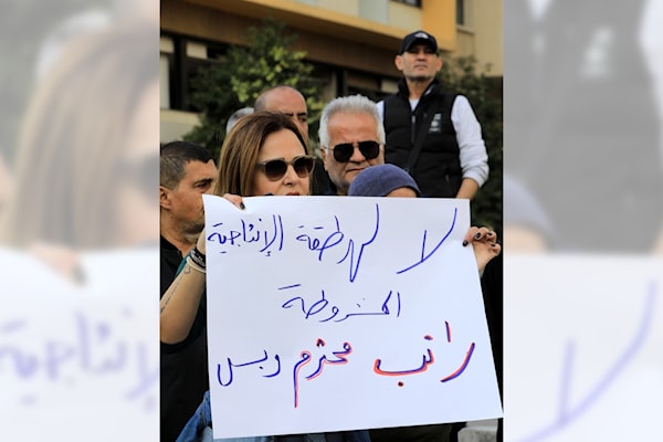 سقط في هوّة الفقر معظم من بقي في الوظيفة العامة (هيثم الموسوي)