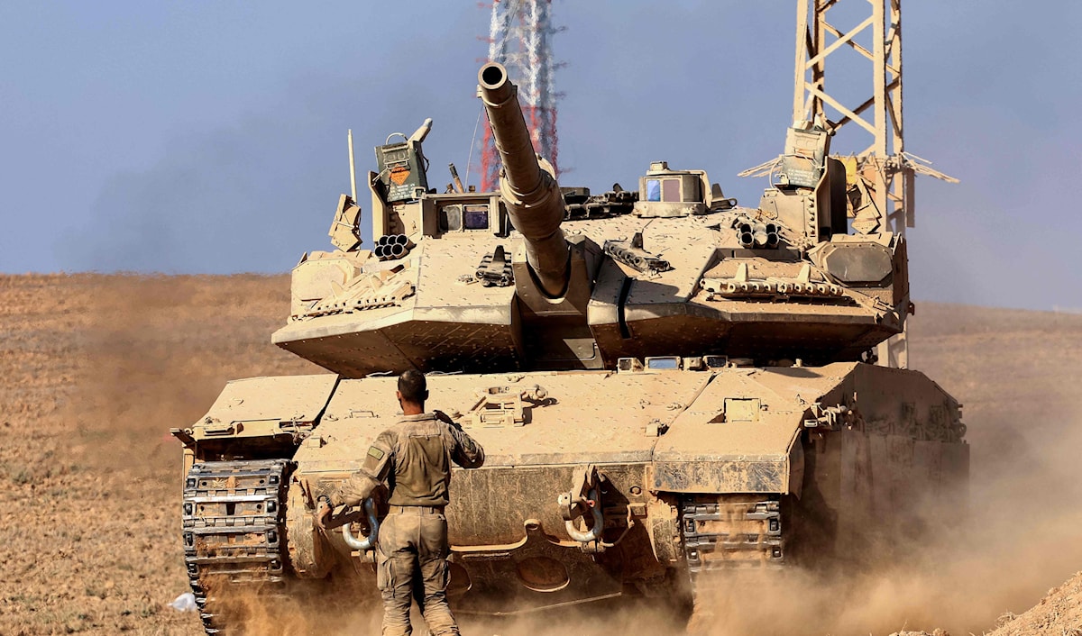 أقدمت القوات الإسرائيلية على نصب بوابة حديدية في قرية الصمدانية (أ ف ب)