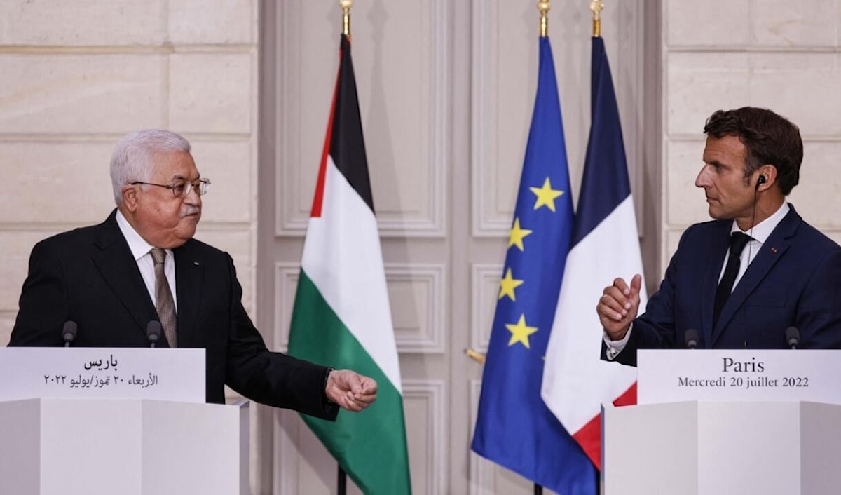 لقاء ماكرون مع عبّاس «يأتي في إطار استمرار اعتراف فرنسا بدولة فلسطين» (أ ف ب)