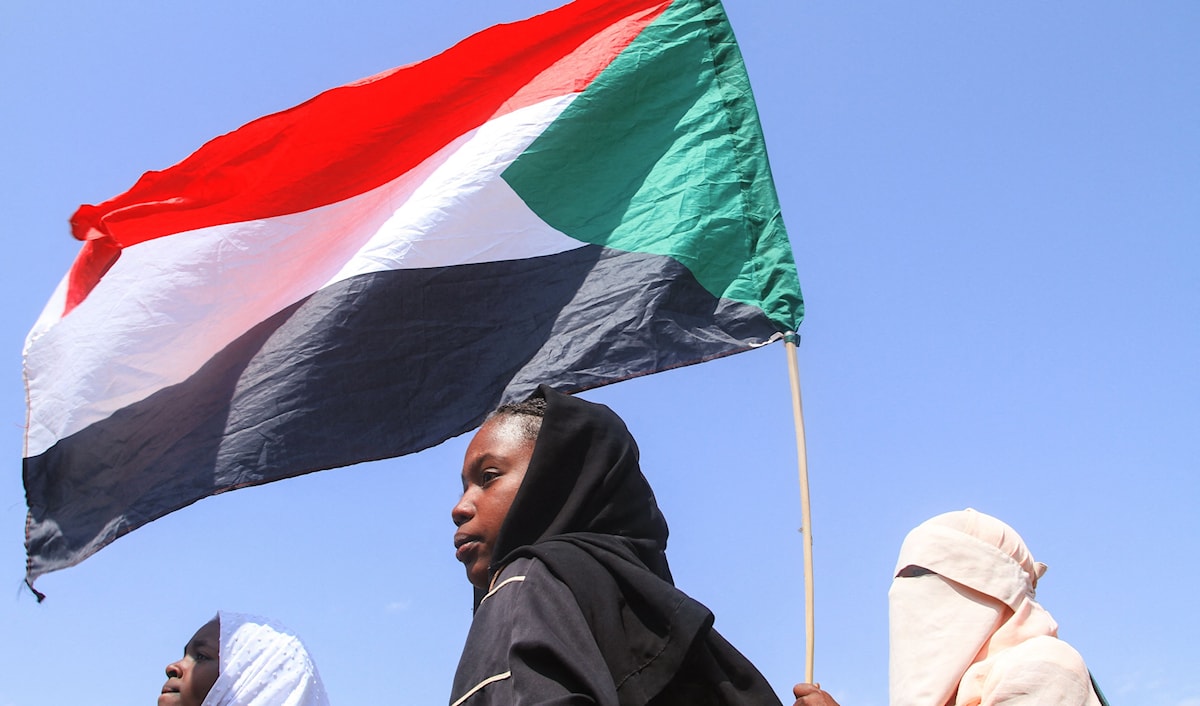 انطلاق مفاوضات سرية بين مسؤولين عسكريين سودانيين وشركاء روس (أ ف ب)