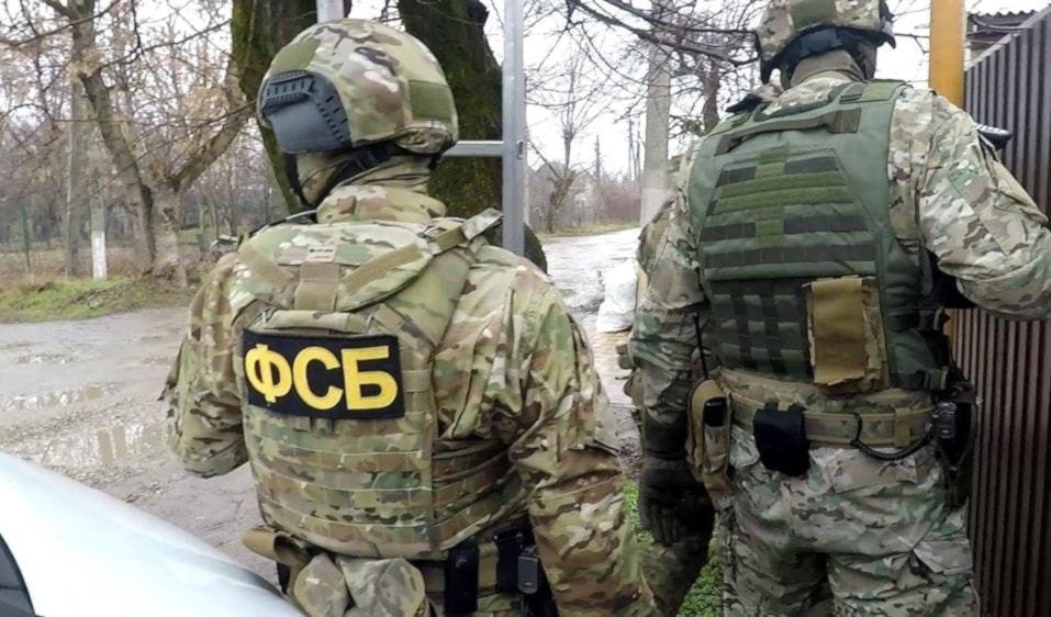 صادرت أجهزة الأمن وسائل اتصال للمشتبه بهم (من الويب)