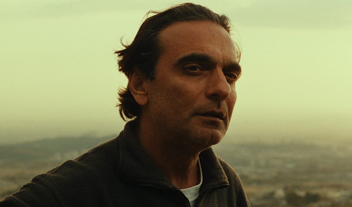 قال ذات مرة: «حياتي تتكون من أشياء صغيرة: الكتب، والمشي، والقهوة، والصمت. التمثيل جزء من هذا الصمت»