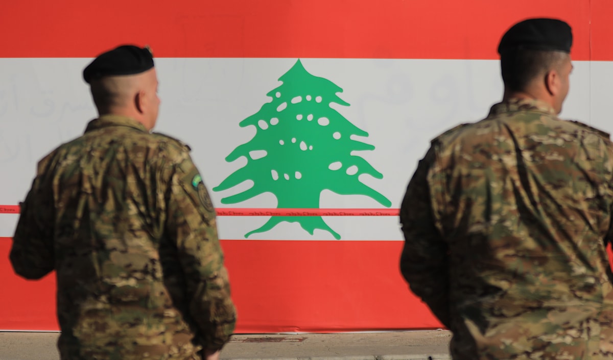 استشهد عسكريَّان وأصيب ثلاثة في أثناء سلسلة مداهمات في منطقة الشراونة (هيثم الموسوي)
