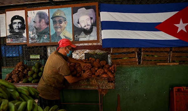 شملت القرارات الأميركية، وقف جميع الرحلات السياحية الأميركية إلى الجزيرة (أ ف ب)